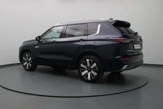 Mitsubishi Outlander (2025) thumbnail 2