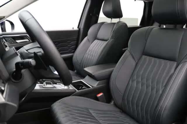 Mitsubishi Outlander (2025) thumbnail 4