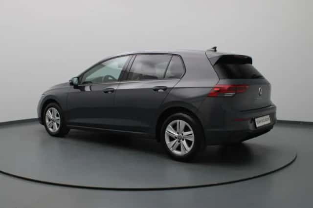 Volkswagen Golf (2023) thumbnail 2