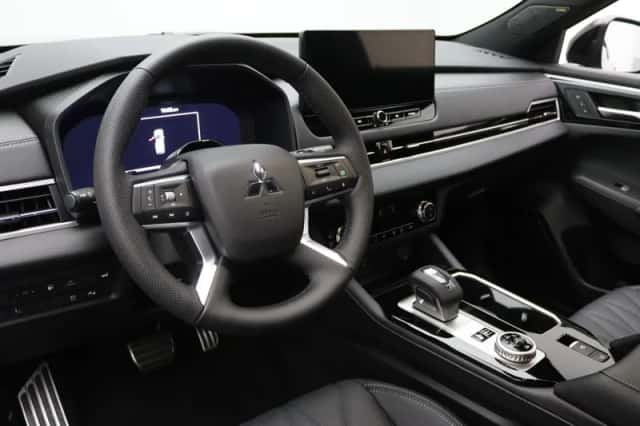 Mitsubishi Outlander (2026) thumbnail 3