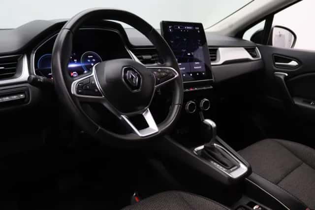 Renault Captur (2022) thumbnail 3