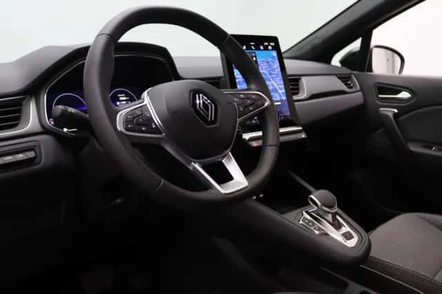 Renault Captur (2025) thumbnail 3