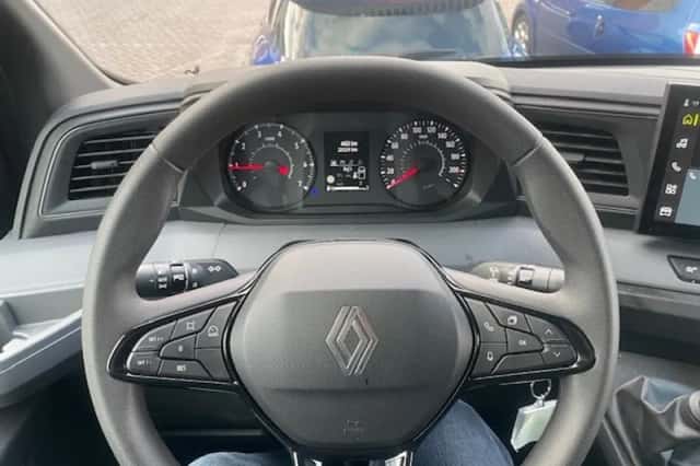 Renault Master (2024) thumbnail 2