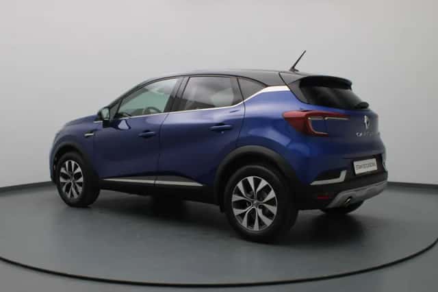 Renault Captur (2021) thumbnail 2