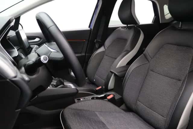 Renault Captur (2021) thumbnail 5