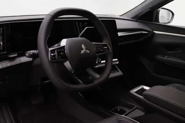 Mitsubishi Eclipse Cross (2025) thumbnail 3