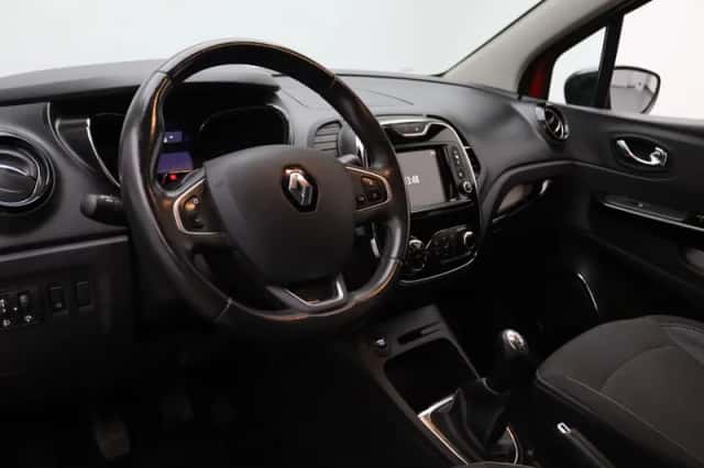 Renault Captur (2016) thumbnail 3