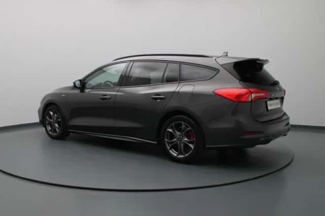 Ford Focus (2021) thumbnail 2