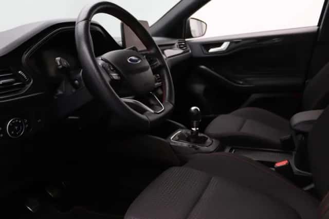 Ford Focus (2021) thumbnail 3