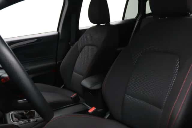 Ford Focus (2021) thumbnail 5