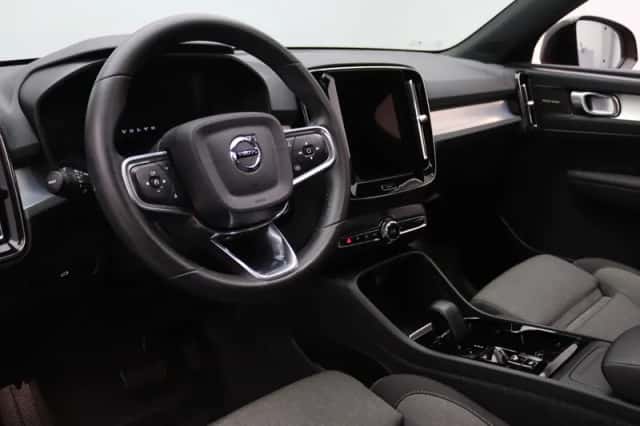 Volvo XC40 (2024) thumbnail 3