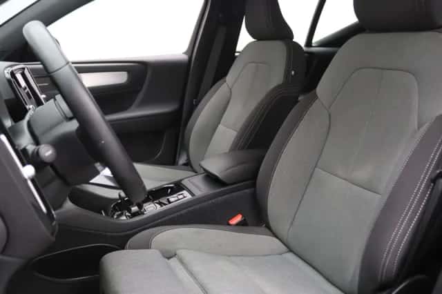 Volvo XC40 (2024) thumbnail 5