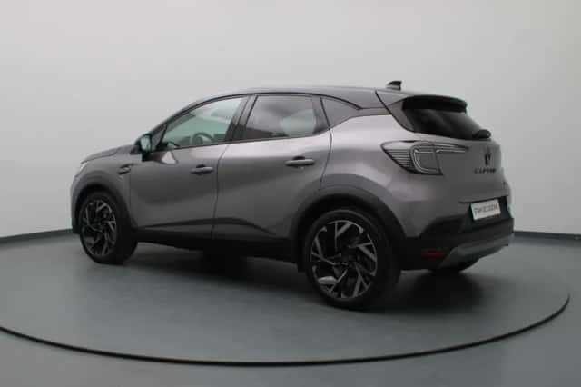 Renault Captur (2025) thumbnail 2