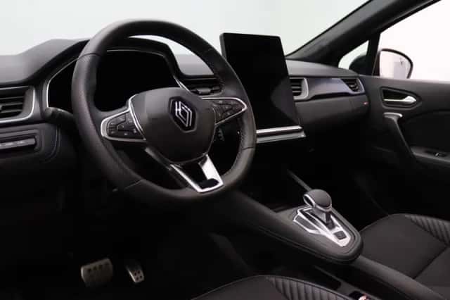 Renault Captur (2025) thumbnail 3