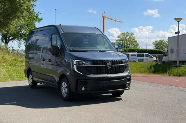 Renault Master (2024) thumbnail 1