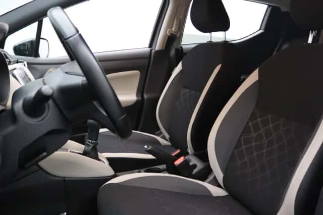 Nissan Micra (2023) thumbnail 5