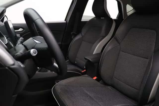 Renault Captur (2021) thumbnail 5