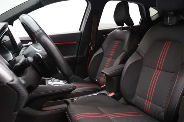 Renault Captur (2023) thumbnail 5