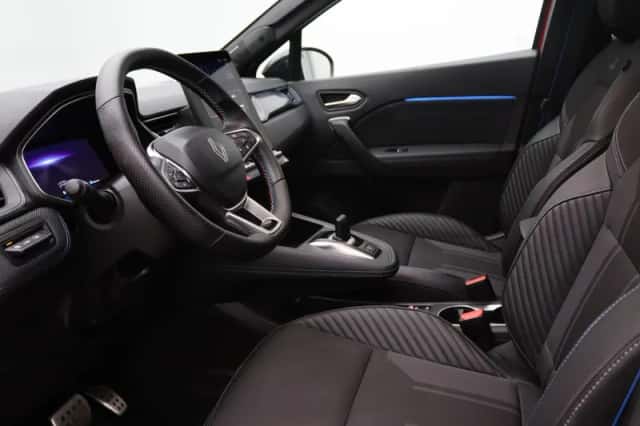Renault Captur (2025) thumbnail 3