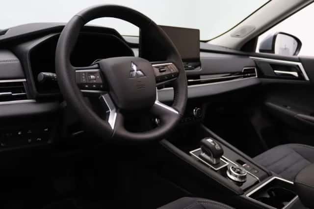 Mitsubishi Outlander (2026) thumbnail 3