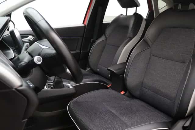 Renault Captur (2020) thumbnail 4