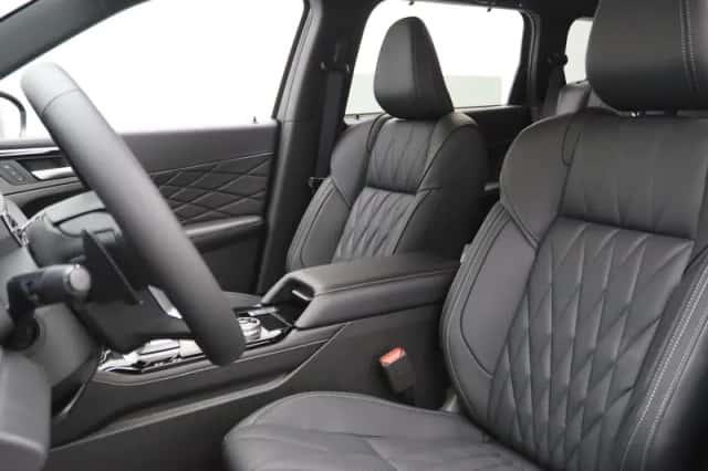Mitsubishi Outlander (2026) thumbnail 4