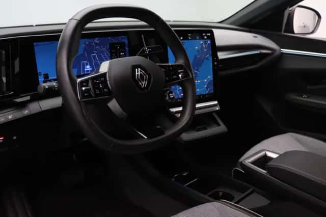 Renault Mégane E-Tech (2023) thumbnail 4