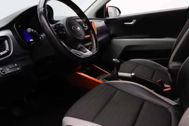 Kia Stonic (2020) thumbnail 3