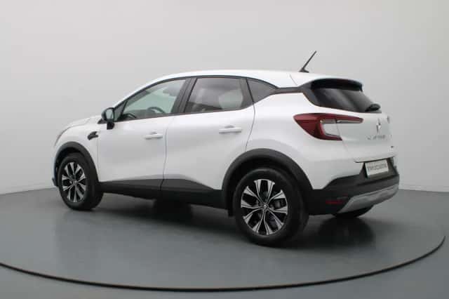 Renault Captur (2023) thumbnail 2