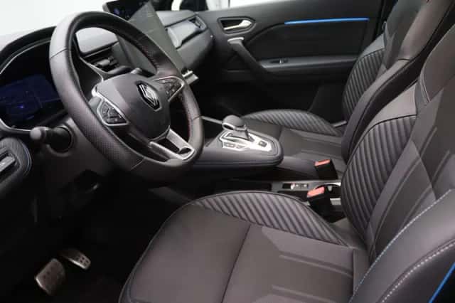 Renault Captur (2025) thumbnail 3