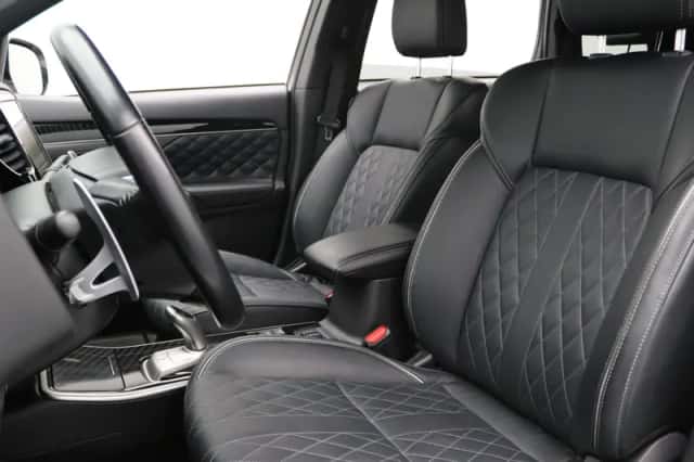 Mitsubishi Outlander (2021) thumbnail 5