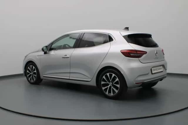 Renault Clio (2022) thumbnail 2
