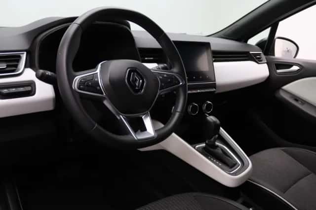 Renault Clio (2022) thumbnail 3