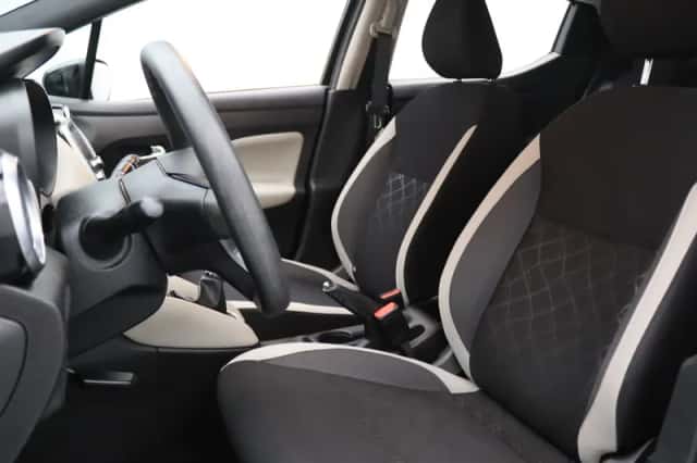 Nissan Micra (2019) thumbnail 4