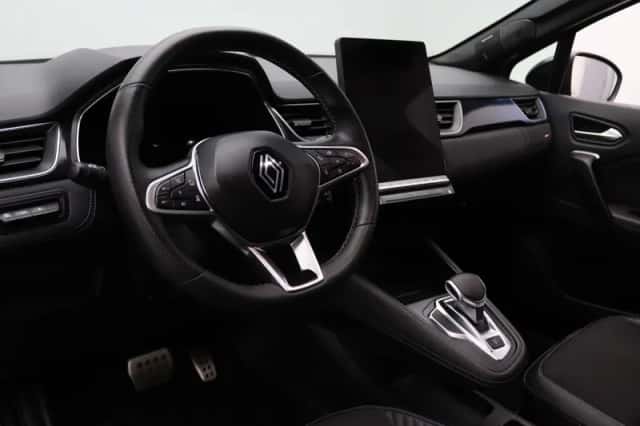 Renault Captur (2025) thumbnail 3