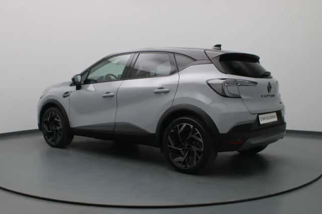 Renault Captur (2025) thumbnail 2