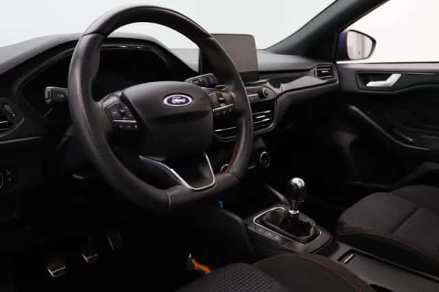 Ford Focus (2020) thumbnail 3