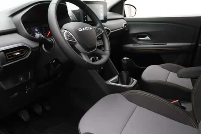 Dacia Sandero (2025) thumbnail 3
