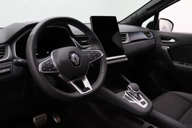 Renault Captur (2025) thumbnail 3