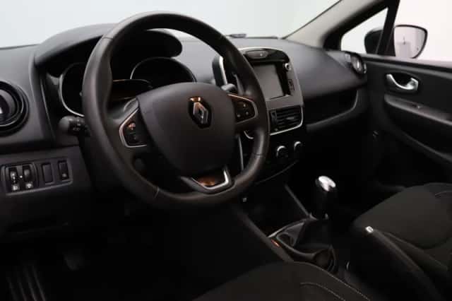 Renault Clio (2019) thumbnail 3