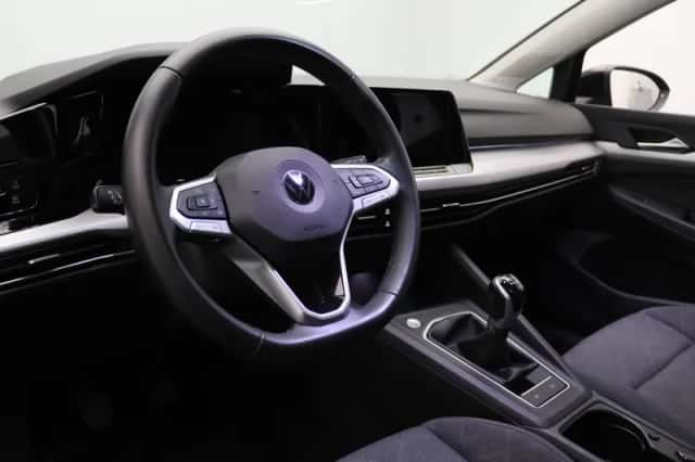 Volkswagen Golf (2023) thumbnail 3
