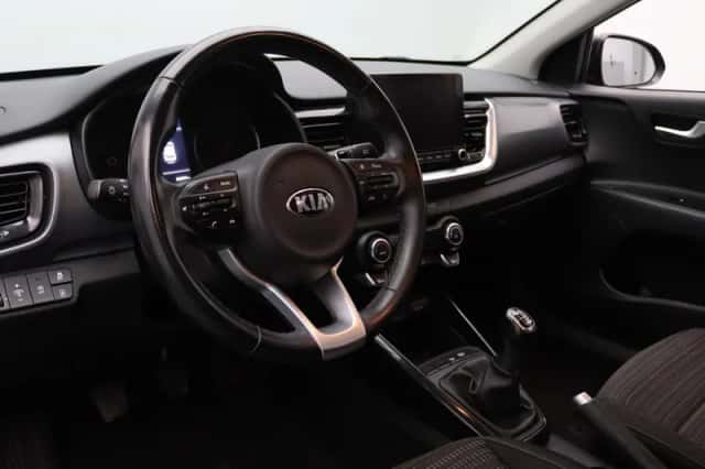 Kia Stonic (2021) thumbnail 3