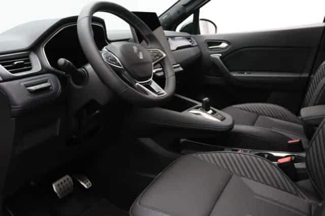 Renault Captur (2025) thumbnail 3