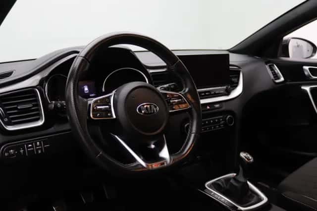 Kia Ceed (2021) thumbnail 3