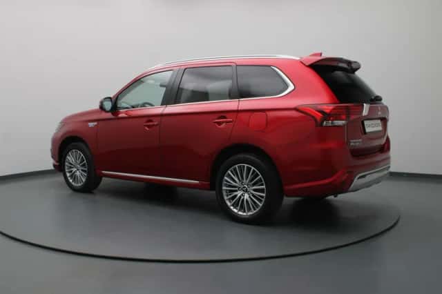 Mitsubishi Outlander (2021) thumbnail 2