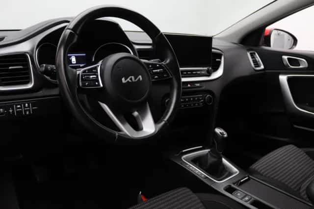 Kia Ceed (2022) thumbnail 3