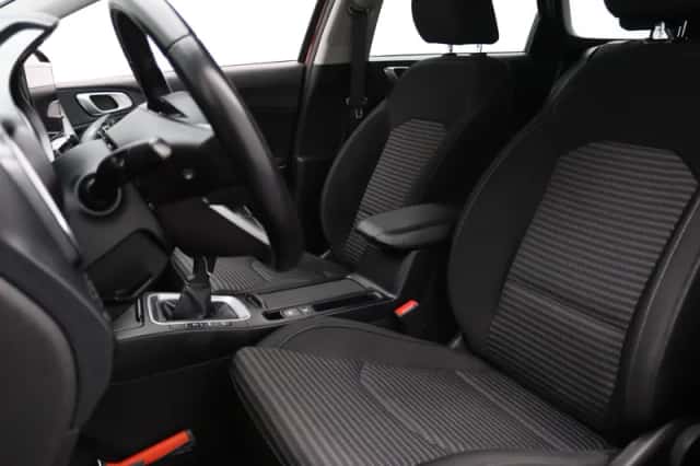 Kia Ceed (2022) thumbnail 4