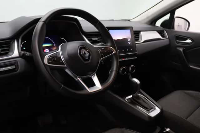 Renault Captur (2023) thumbnail 3
