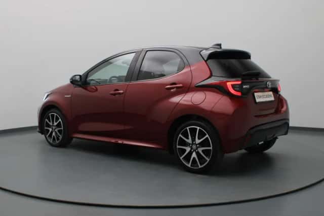 Toyota Yaris (2021) thumbnail 2