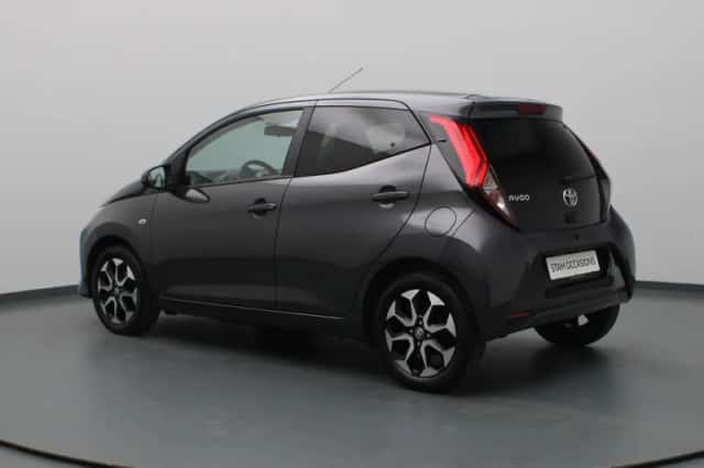 Toyota Aygo (2021) thumbnail 2